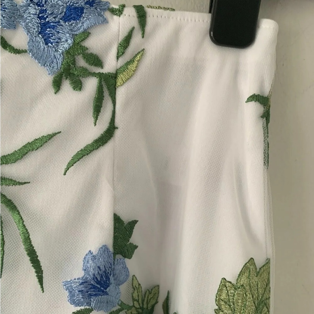 Missguided Shorts Floral Mesh Embroidered White Sizes 6 8 10 High Waisted shorts - Picture 7 of 7